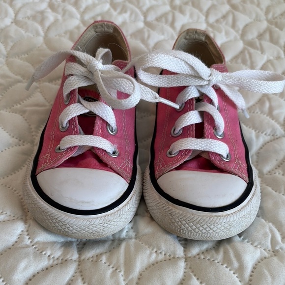 Converse Pink and White Low-Top Kids Sneakers Size 7 EUC! - Picture 6 of 9